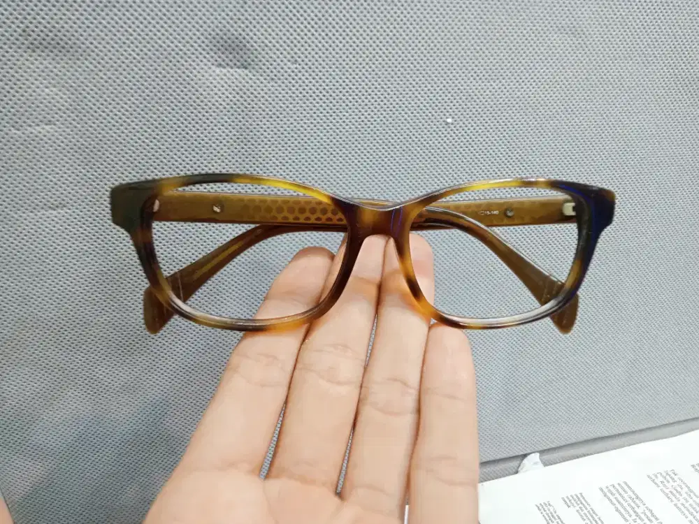 Kacamata secound original brand(TOMMY HILFIGER)9O% MULUS Bisa COD