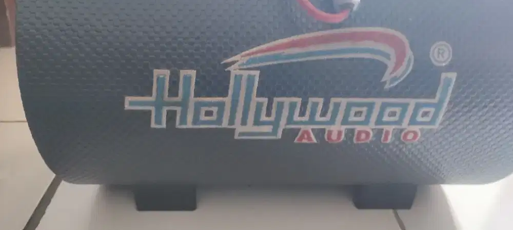 Salon Super Bass Hollywood