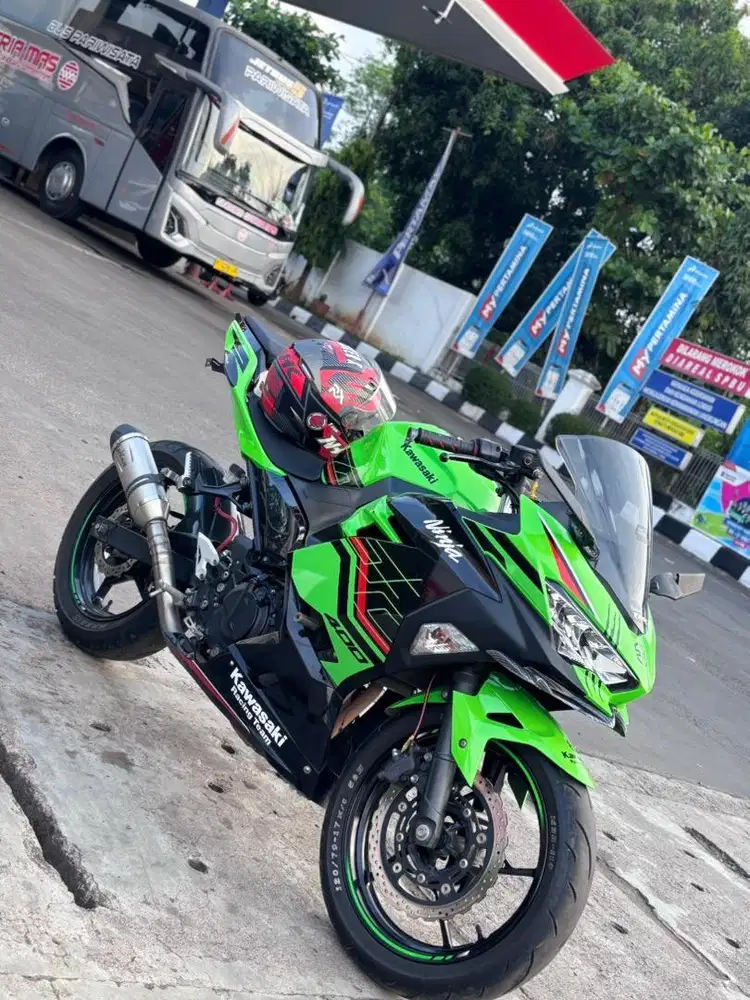 Kawasaki New Ninja 250 FI SE KRT