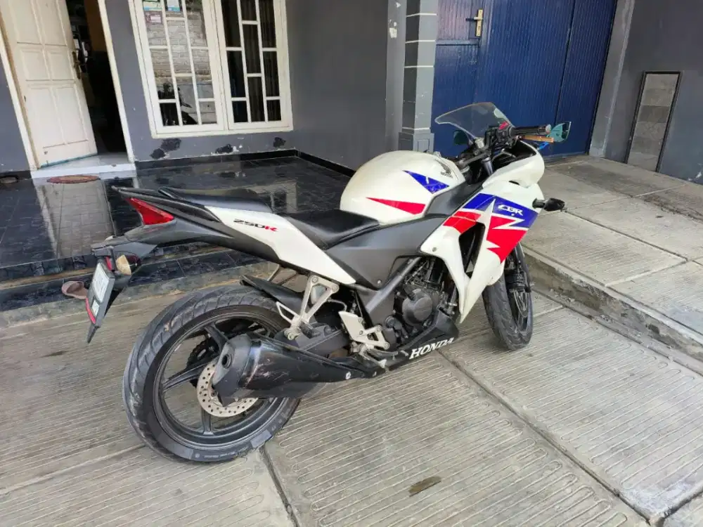 Jual motor CBR 250cc thn 2012