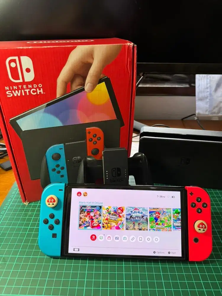 Nintendo Switch Oled (neon) Like New!