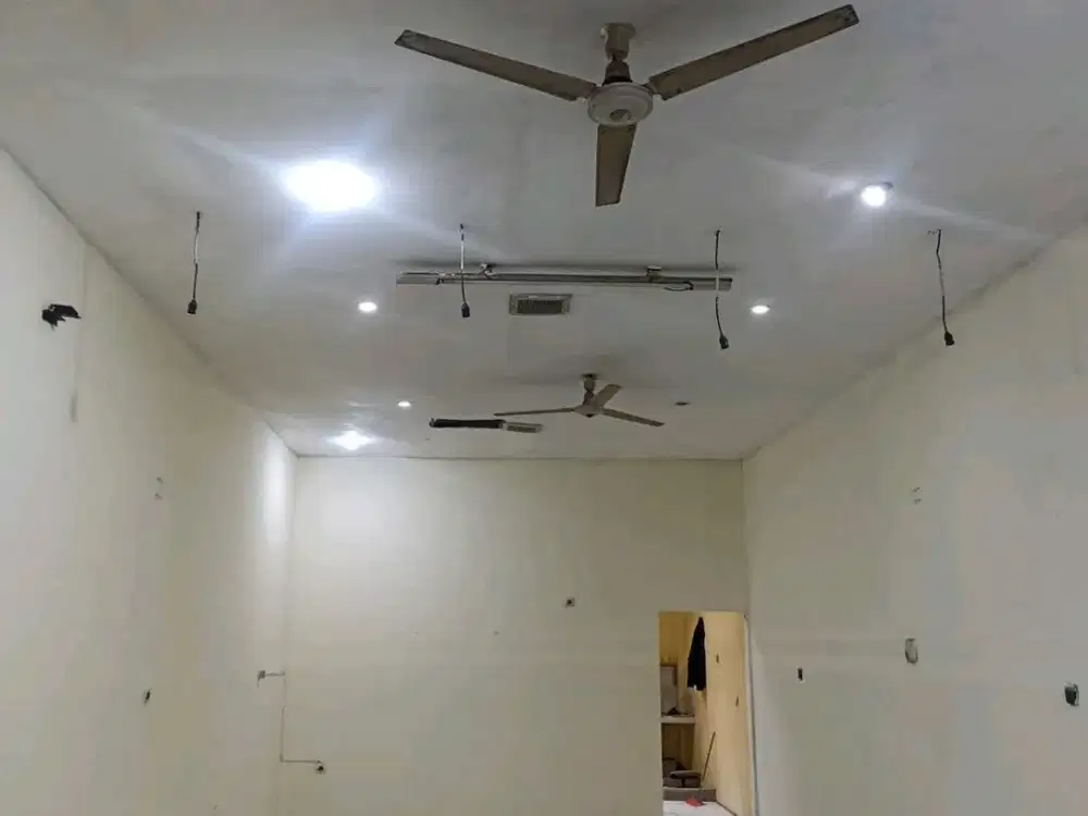 Rumah Usaha Raya Tenggilis Surabaya Kawasan Strategis YEN.A032