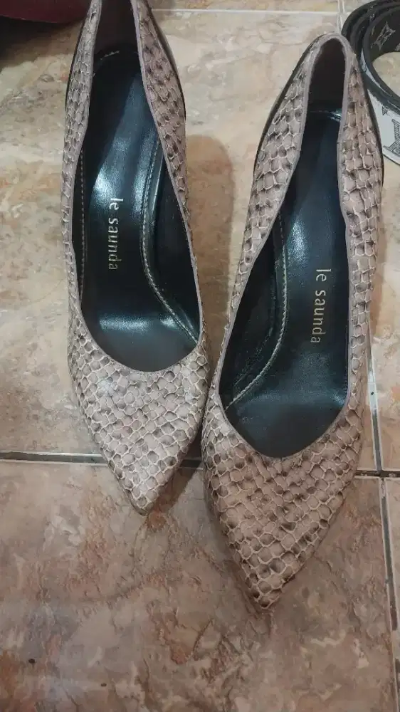 Sepatu cewek second