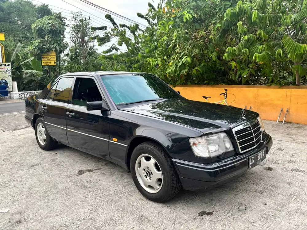 1996 Mercedes-Benz E320 3.2 Sedan Antik Plat AG lutfi sekoto