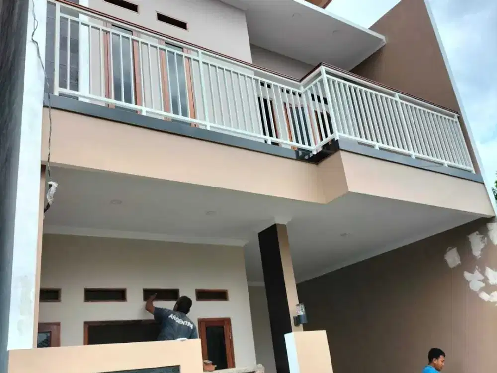 Jual murah rumah baru dalam komplek Bintara stasiun Klender jakt