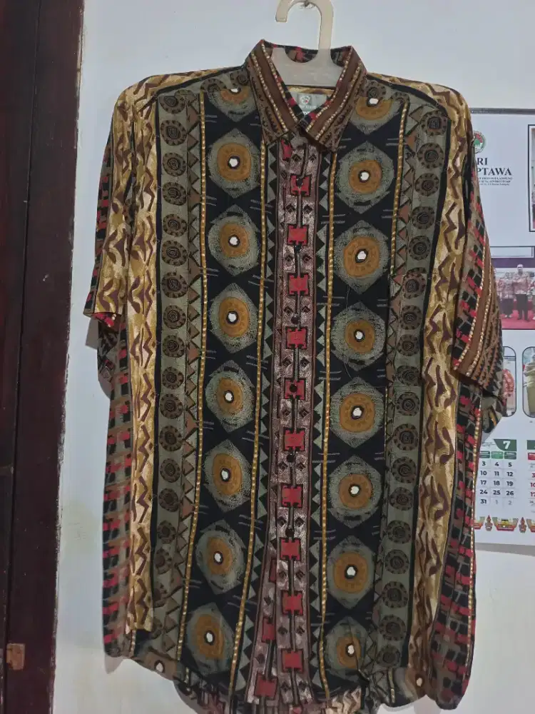 Jual ada beberapa kemeja batik unt bkerja atw pesta