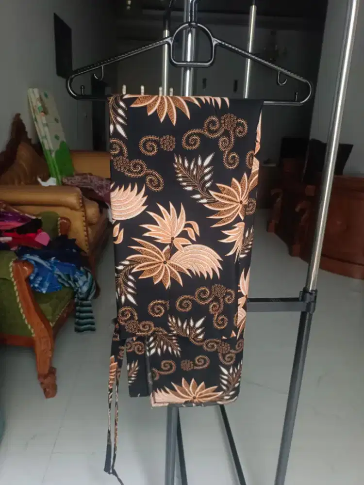 Dijual ya . Krn dibeli cuma disimpan aja yg mau beli ada bbrp warna