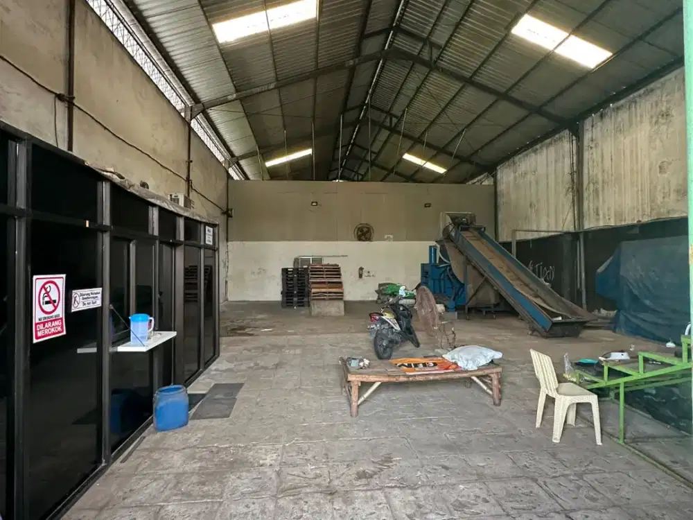Dijual Gudang Siap Pakai Jalan Raya Kedamean Bringkang Dekat Citraland Kondisi Bagus