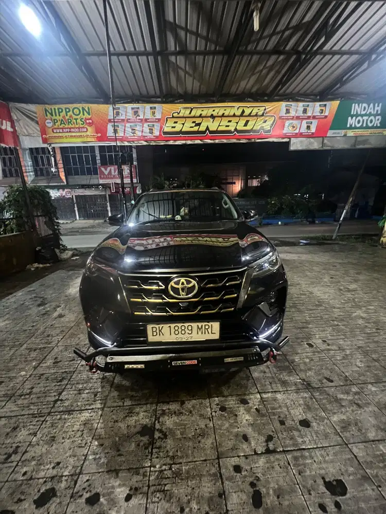 Fortuner vrz 2.8 gr sport AT