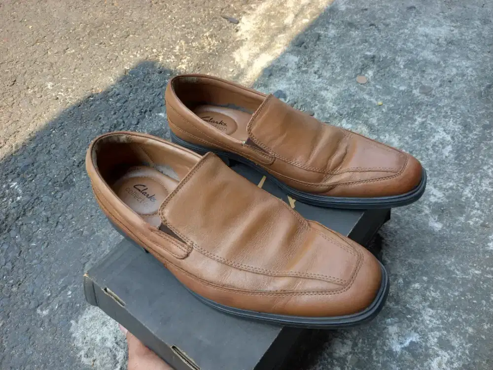 Sepatu pantofel clarks ori size 42