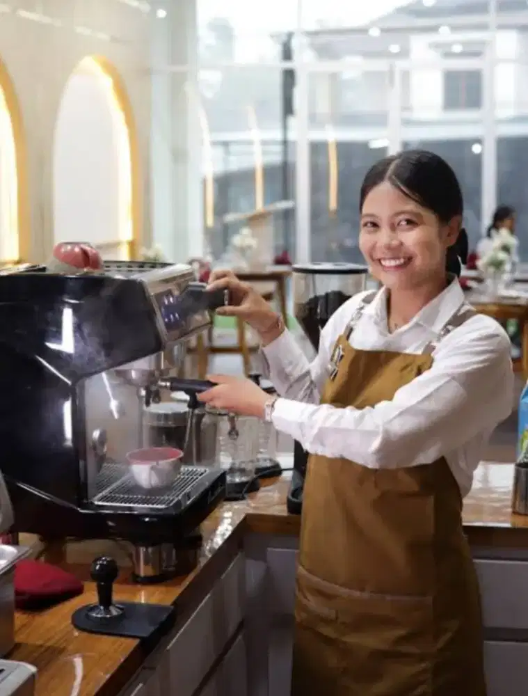 DIBUTUHKAN WAITERS/PELAYAN KHUSUS WANITA