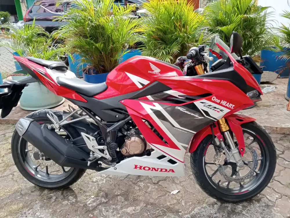 DP murah 500 RB Honda CBR 150 R Tahun 2024 Km Rendah