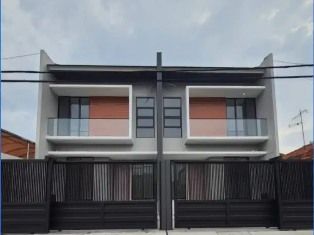 Kutisari Indah Minimalis Depan Taman LANGKA