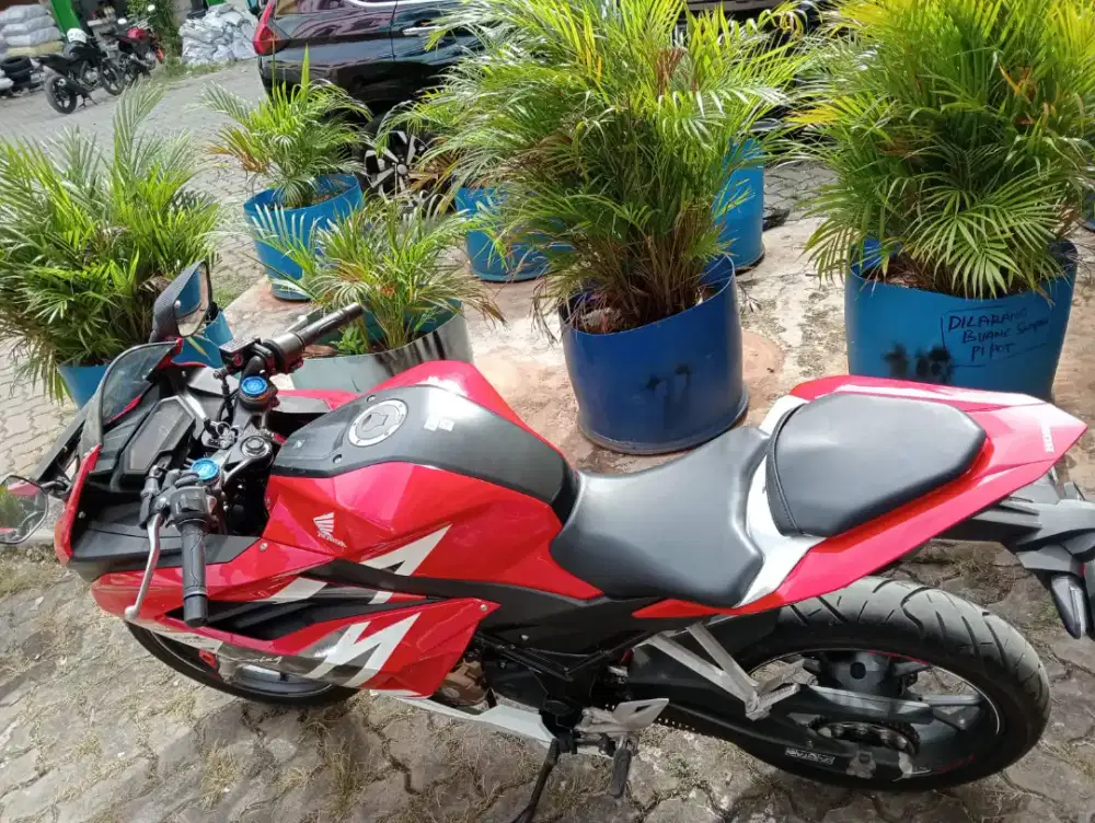 Promo DP 500 Honda CBR 150 R Km Rendah 3.283 Tahun 2024
