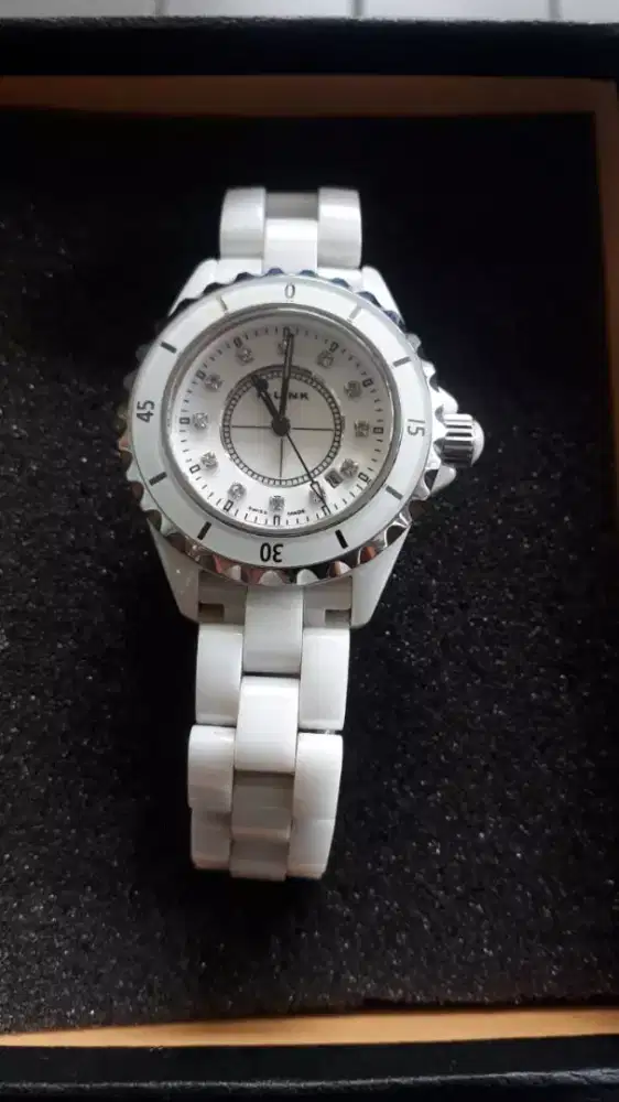 jam tanggan tali kramik