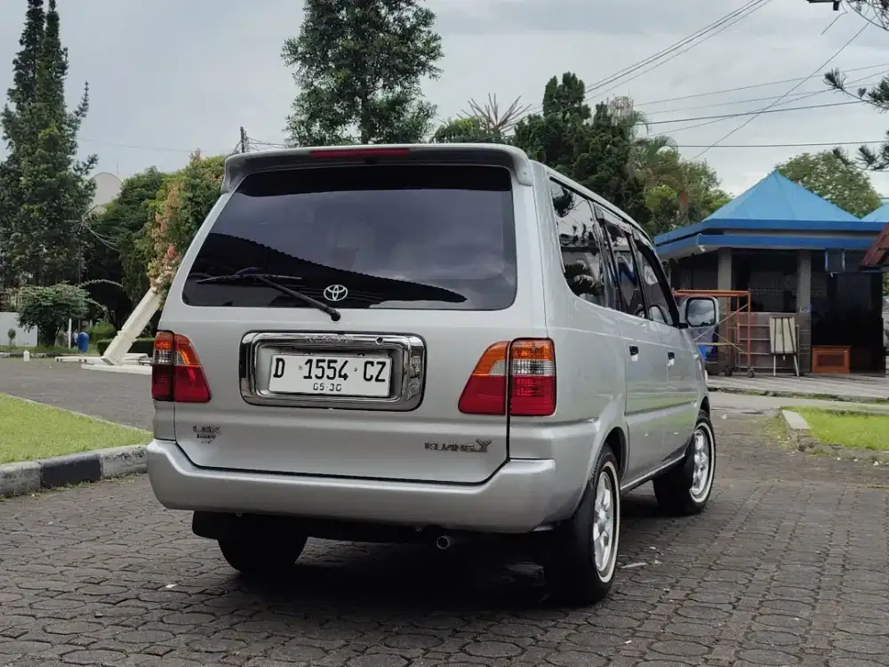 Kijang 1.8 LGX 2000 AT Silver Original Matic Ban Baru White Stripe