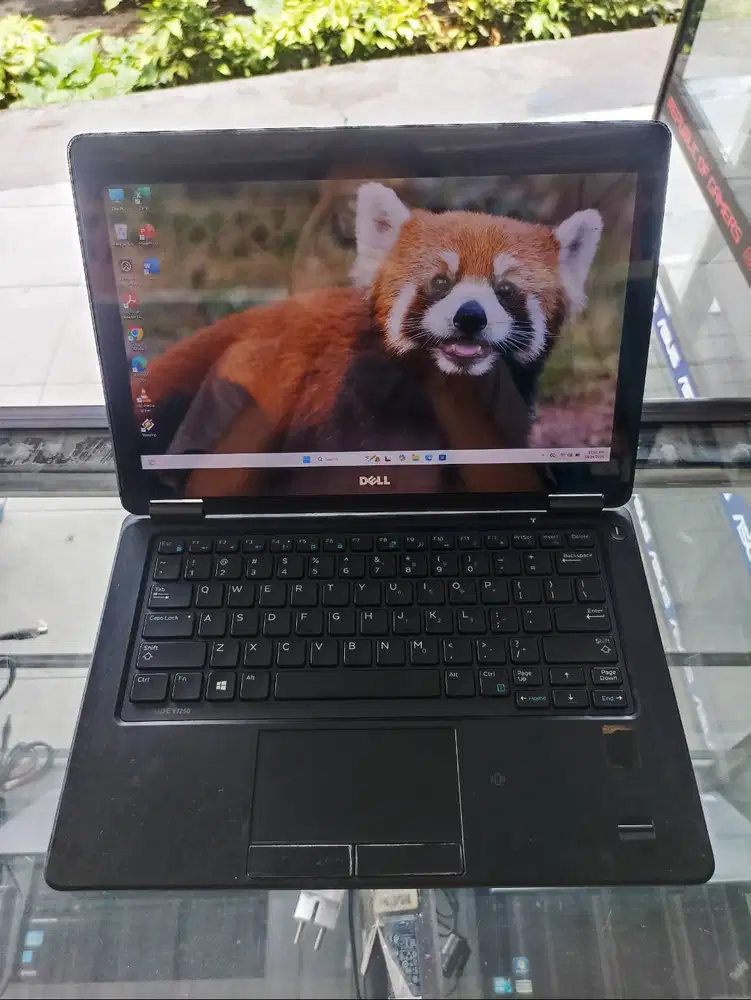ELL LATITUDE E7250 – Laptop Touchscreen Core i5 SSD 256GB, Siap Pakai