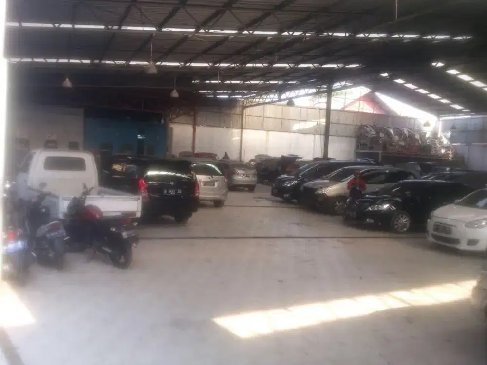 Workshop 3 1/2 Lantai SHM 1.114 m2 Cempaka Putih Jakarta Pusat