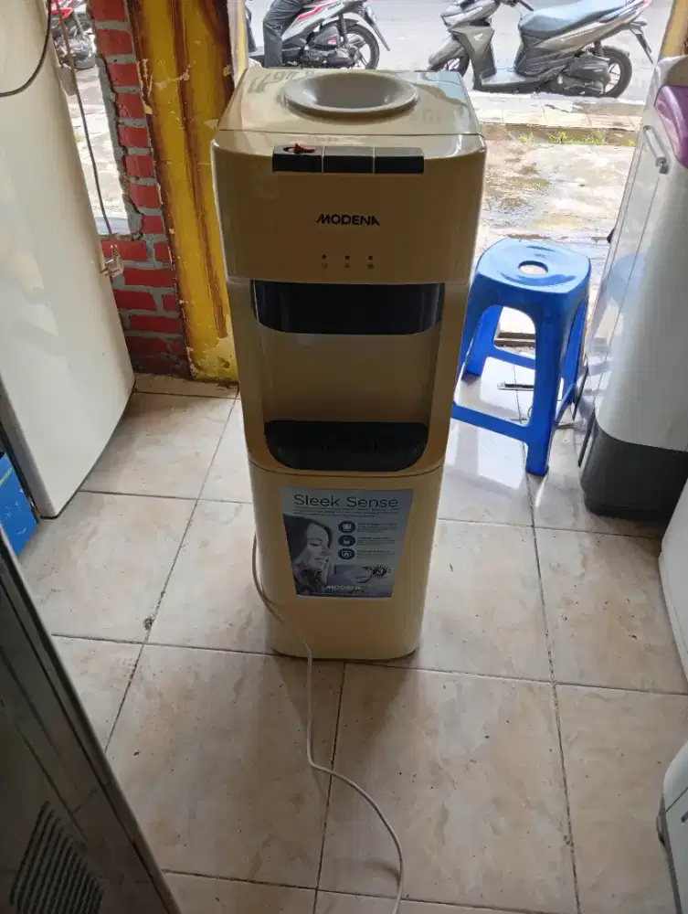 Dispenser ser bekas galon atas panas dingin es dingin biasa mer Modena