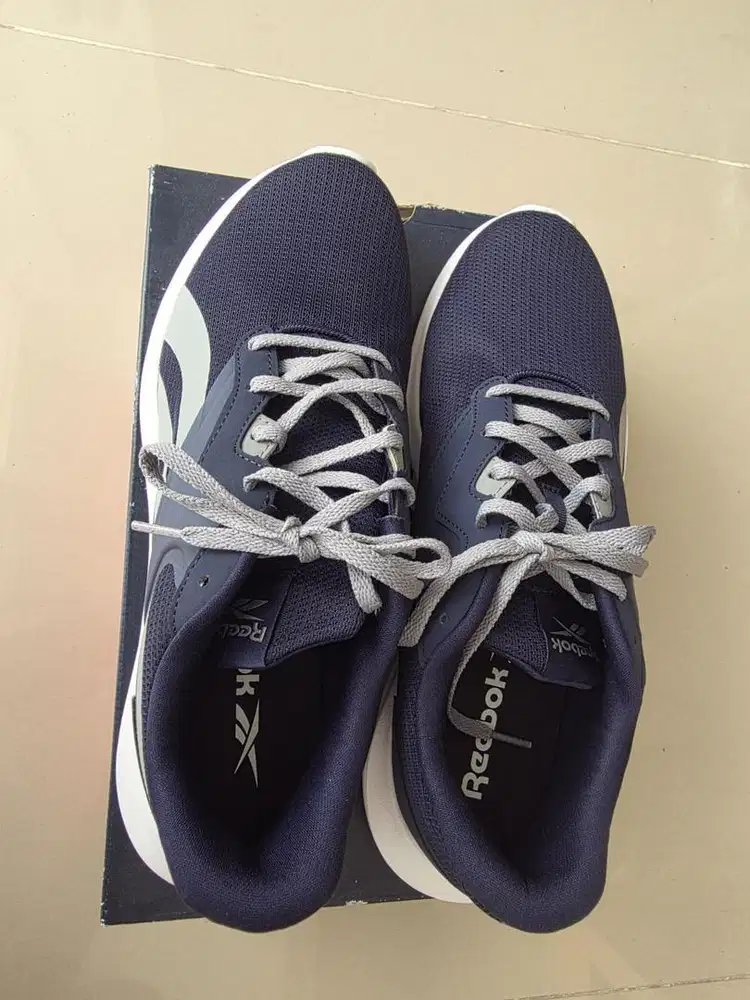 Sepatu reebok new