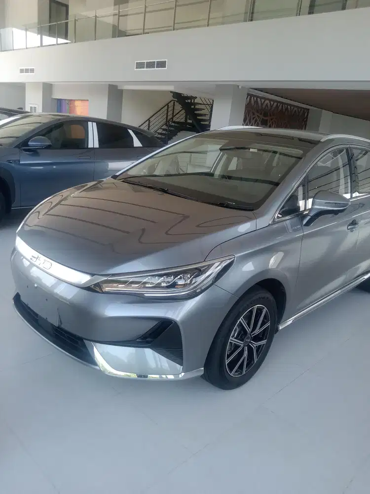 BYD M6 2025 Listrik