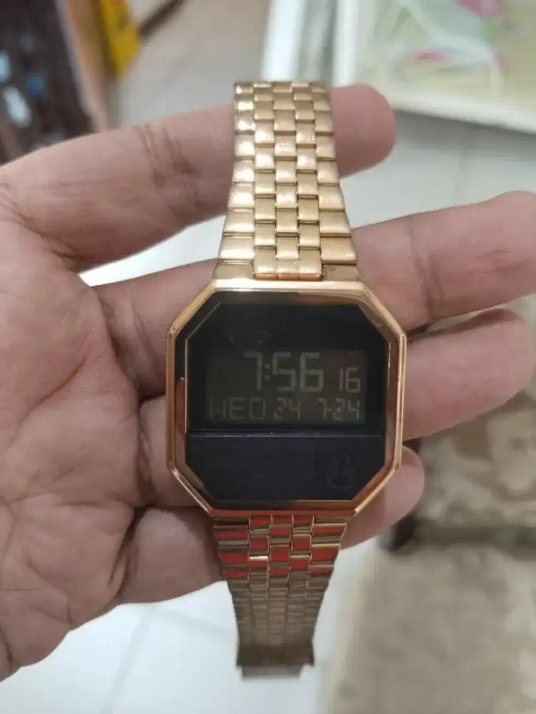 Nixon rerun gold