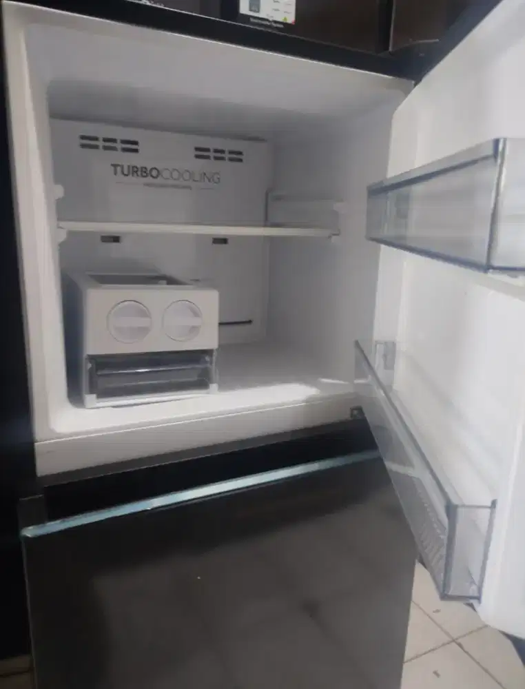 KULKAS 2 PINTU POLYTRON PR 16