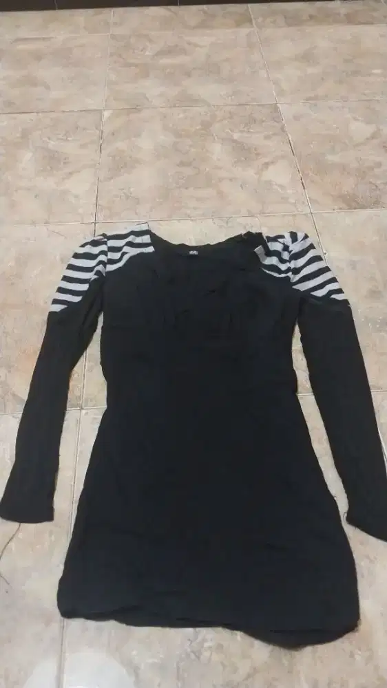 Atasan wanita hitam