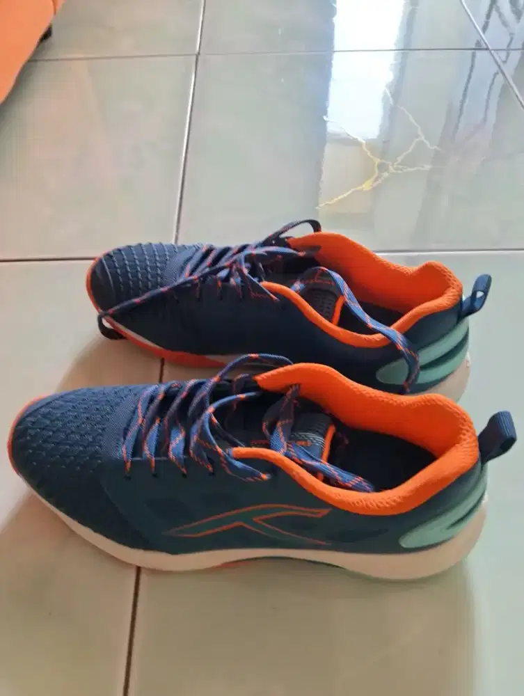 Dijual Sepatu Badminton Hundred Hypercourt
