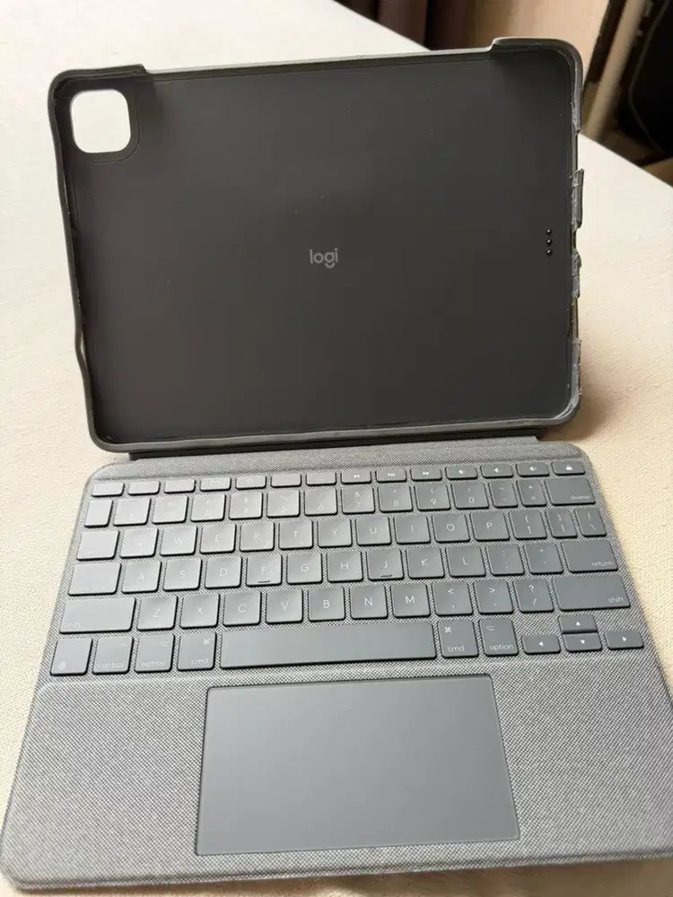 Logitech Combo Touch iPad Pro Gen 1/2/3/4