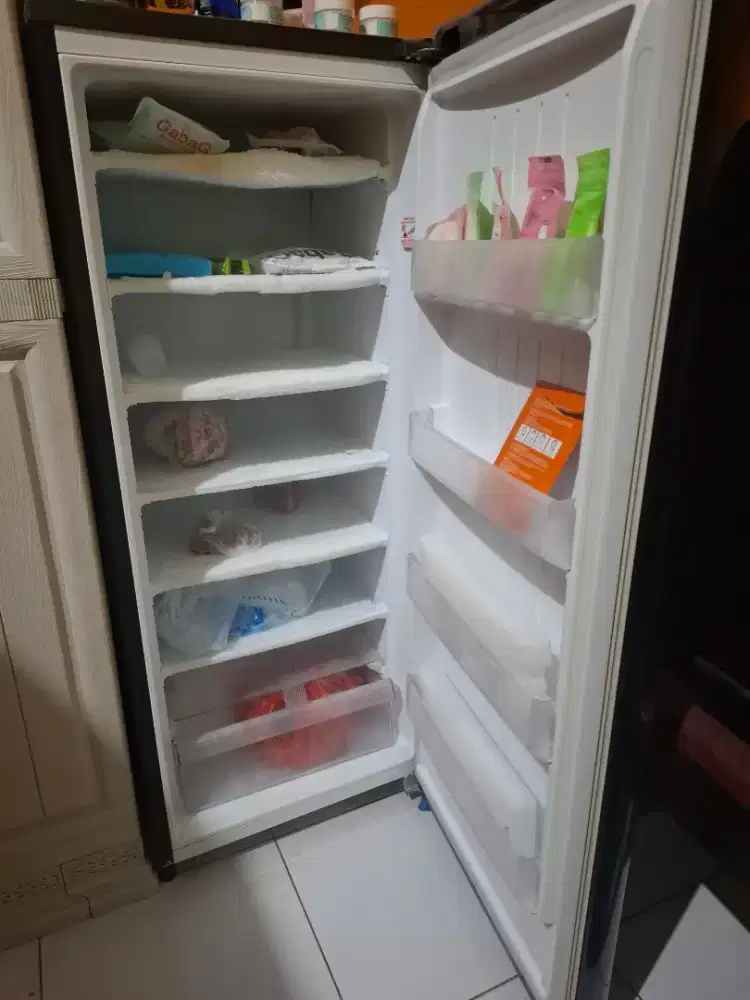 Freezer LG bekas rasa baru