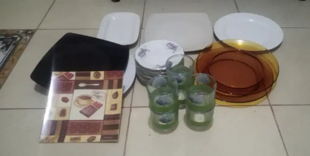 dijual piring dan gelas