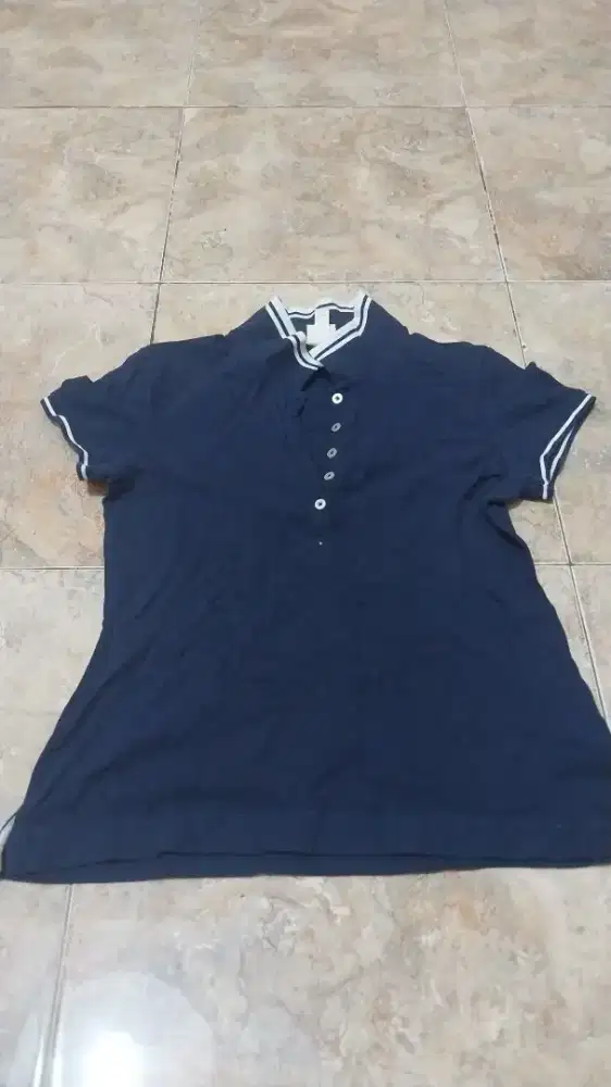Kaos kerah unisex