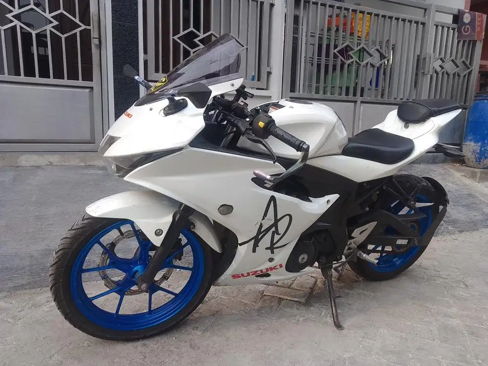 Dijual cepat Motor Suzuki GSX R150