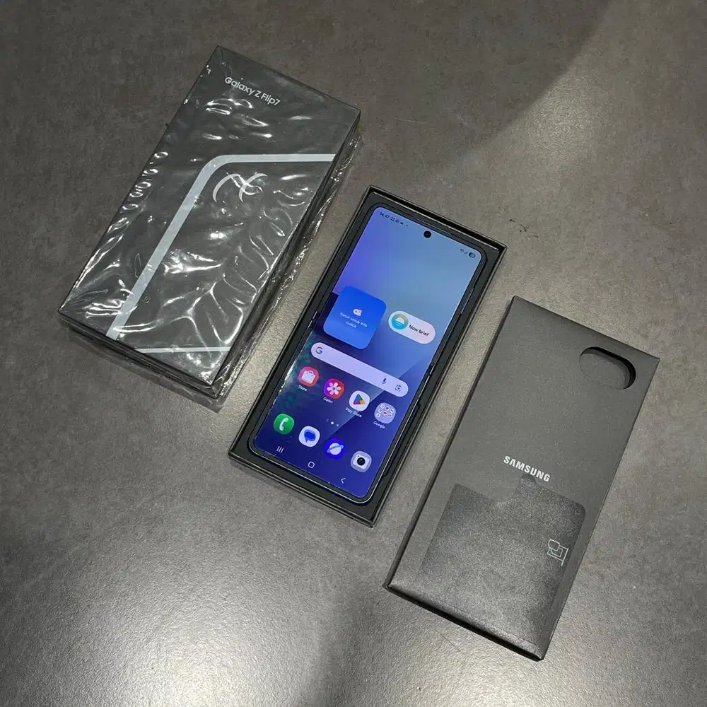 samsung Z flip 7 12/256GB like new second