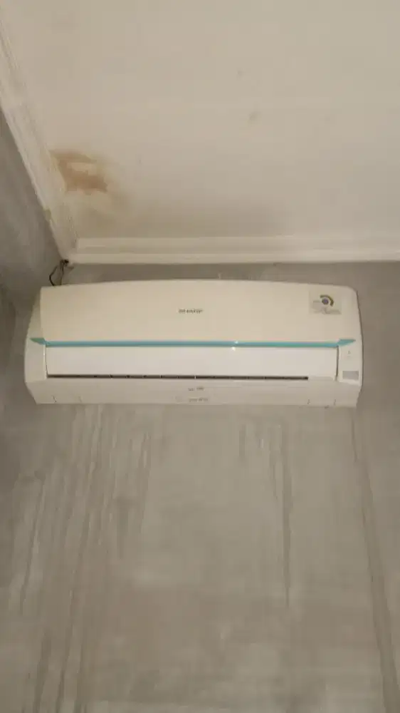 Jual cepat AC Sharp 1/2 pk kondisi mulus dingin