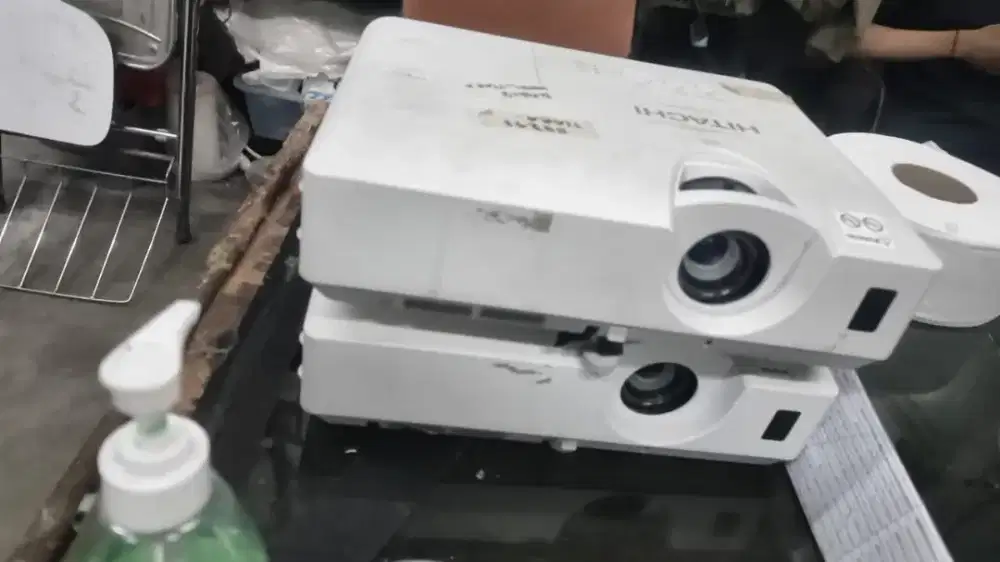 Proyektor HITACHI