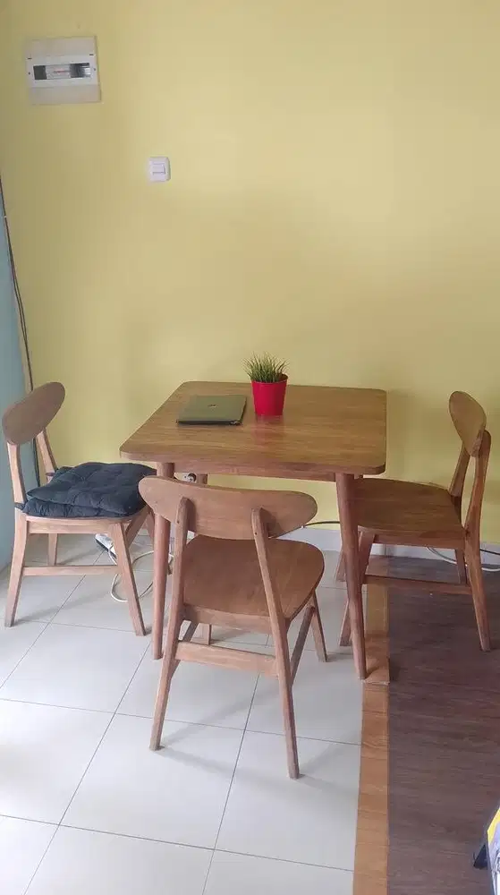 Meja Makan Kayu Jati