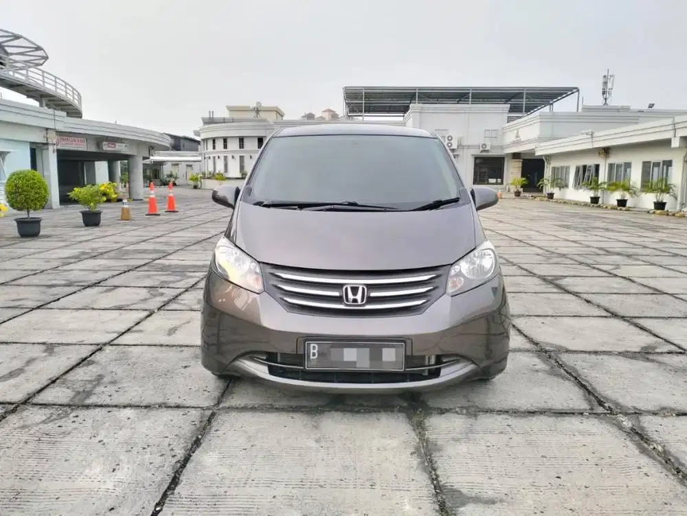 Honda Freed 1.5 E Metic