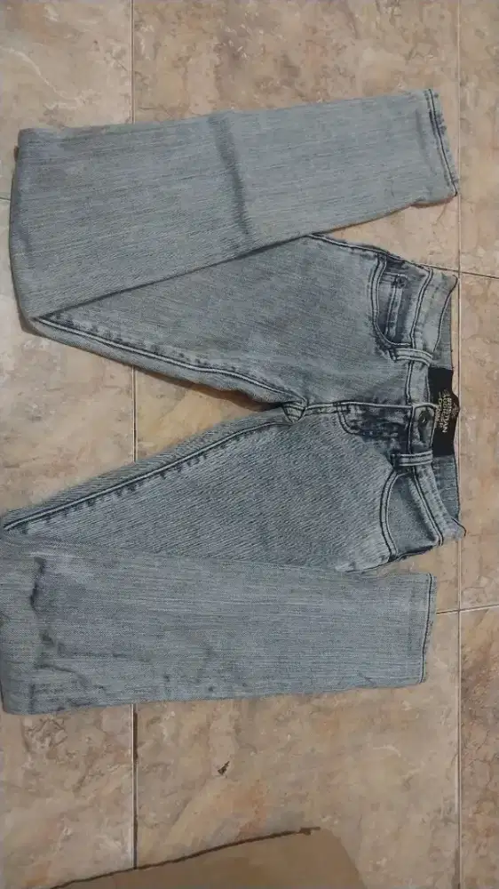 Celana levis panjang