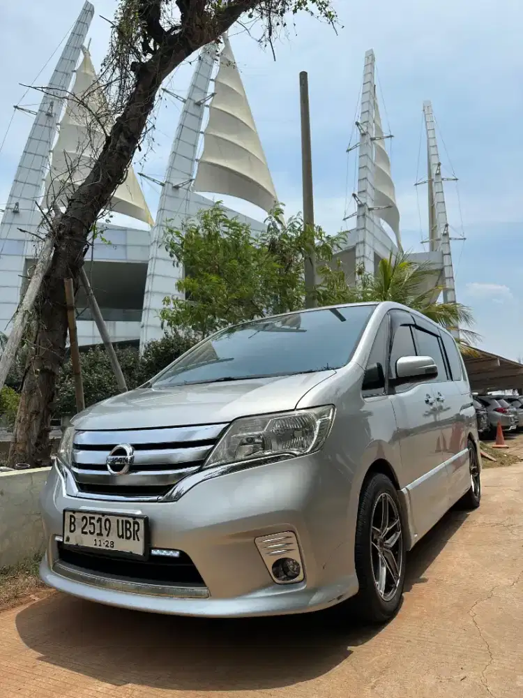 Nissan Serena 2.0 HWS AT