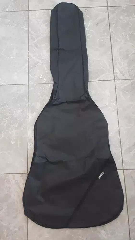 Tas gitar acustik