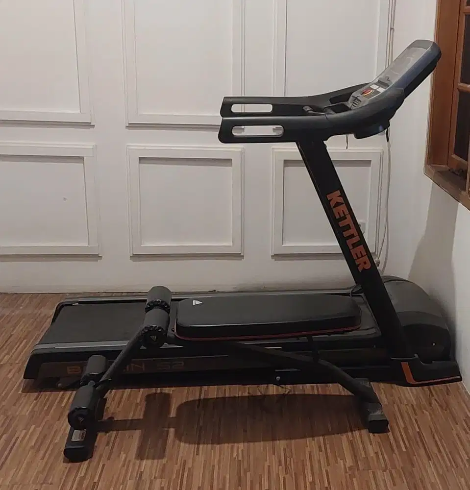 Kettler Berlin S2 Treadmill dan bench adidas