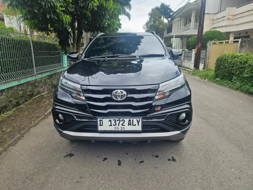Like New KM 4rb.. Toyota Rush GR Automatic 2025 (D)