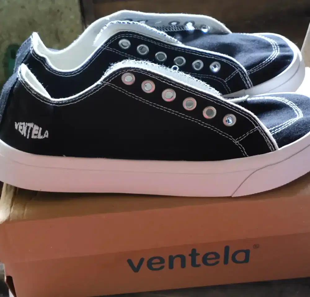Sepatu ventela alpha black