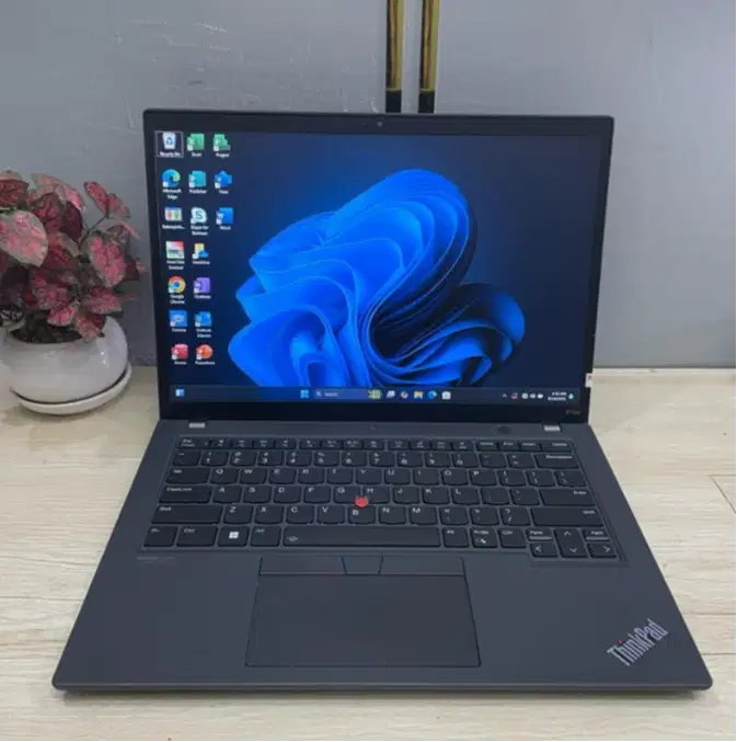 LAPTOP LENOVO THINKPAD P14s G3 AMD RYZEN 7 6850U DL-ETM