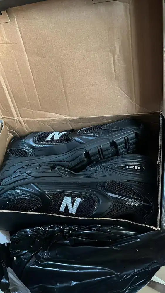 Sepatu NB full black