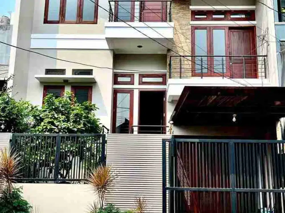 Disewakan Rumah 2 Lt di Taman Aries Kebon Jeruk Lt 120 m2 lb 175 m2 ada 3+1 kt 2+1 km semi furniture siap huni!!