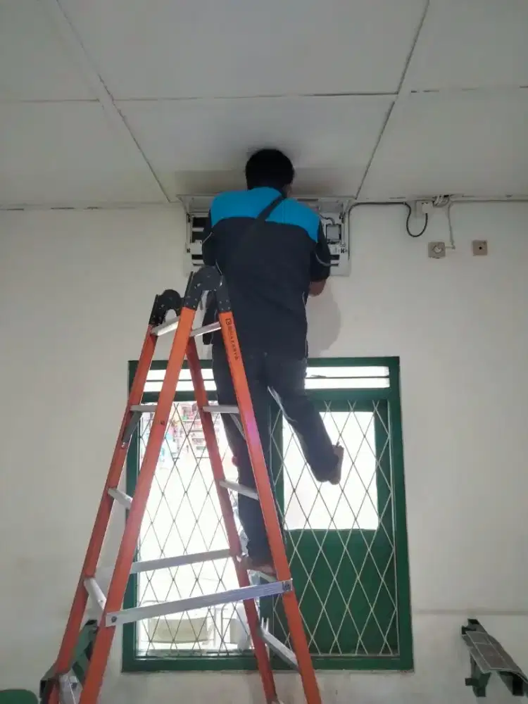 MELAYANI JASA SERVICE PANGGILAN ELECTRONIC
