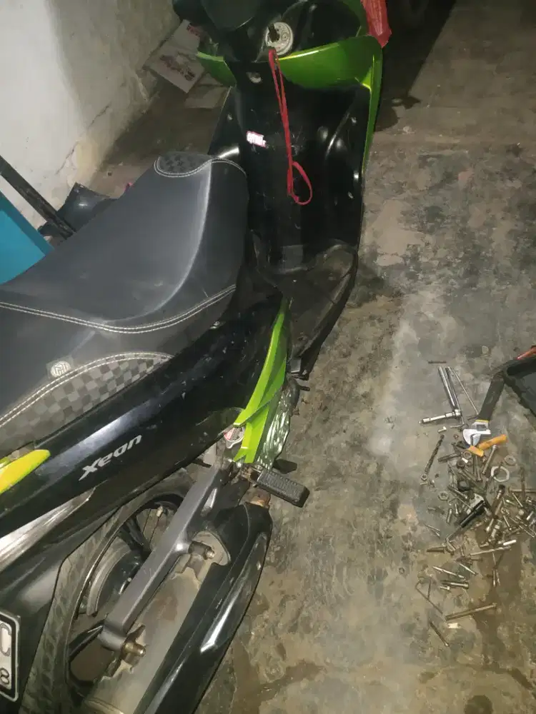 Sepeda listrik Xeon karbu